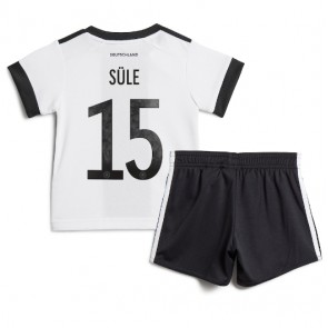 Tyskland Niklas Sule #15 Replika Babytøj Hjemmebanesæt Børn VM 2022 Kortærmet (+ Korte bukser)